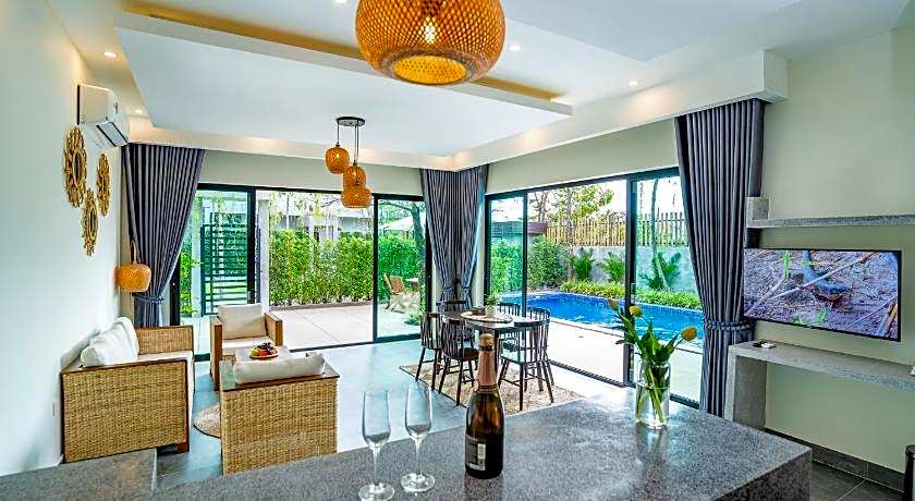 Rainforest Hotel by NSUN