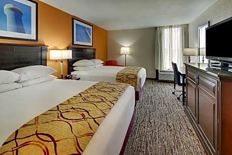 Deluxe Queen Room with Two Queen Beds - Accessible, Tub
