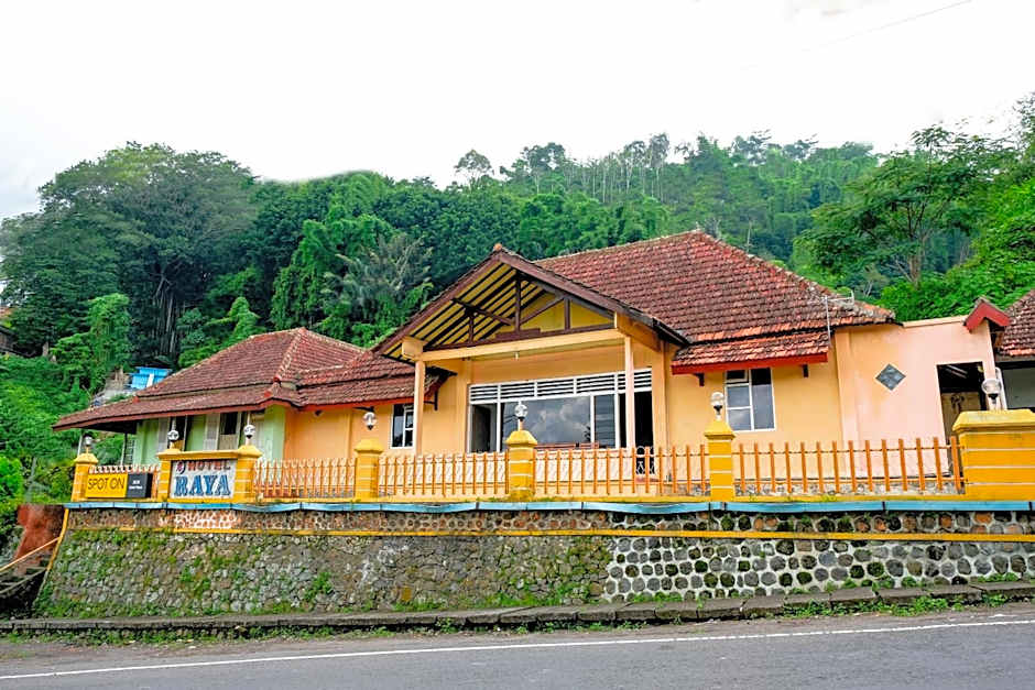 OYO Life 2638 Hotel Raya