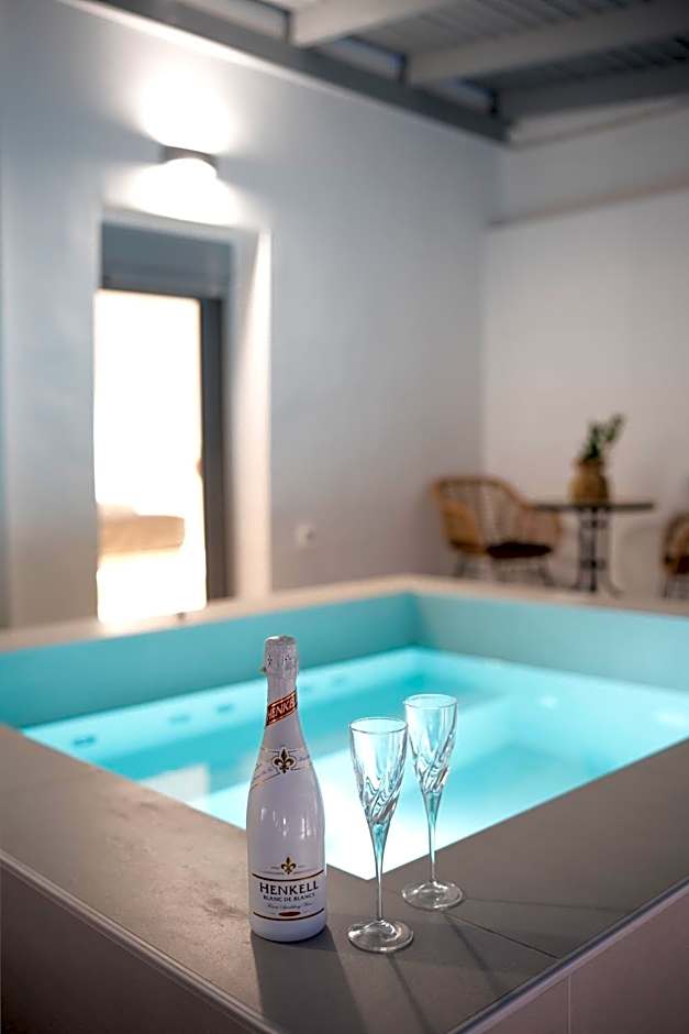 White Note Luxury Suites