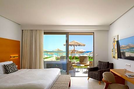 White Deluxe Suite Beach Front