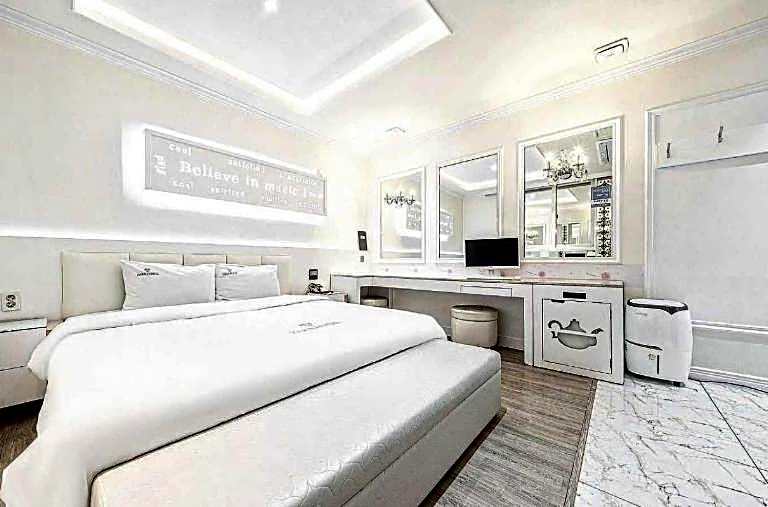 Zara Hotel Peace Square