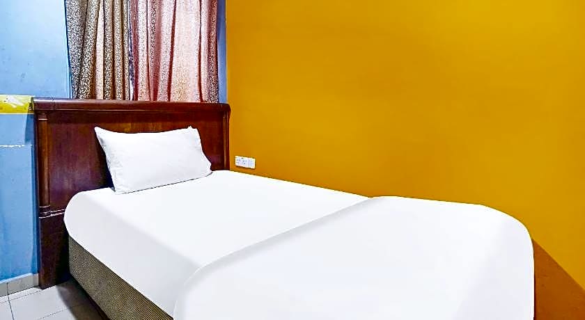 OYO 90486 New Station Hotel