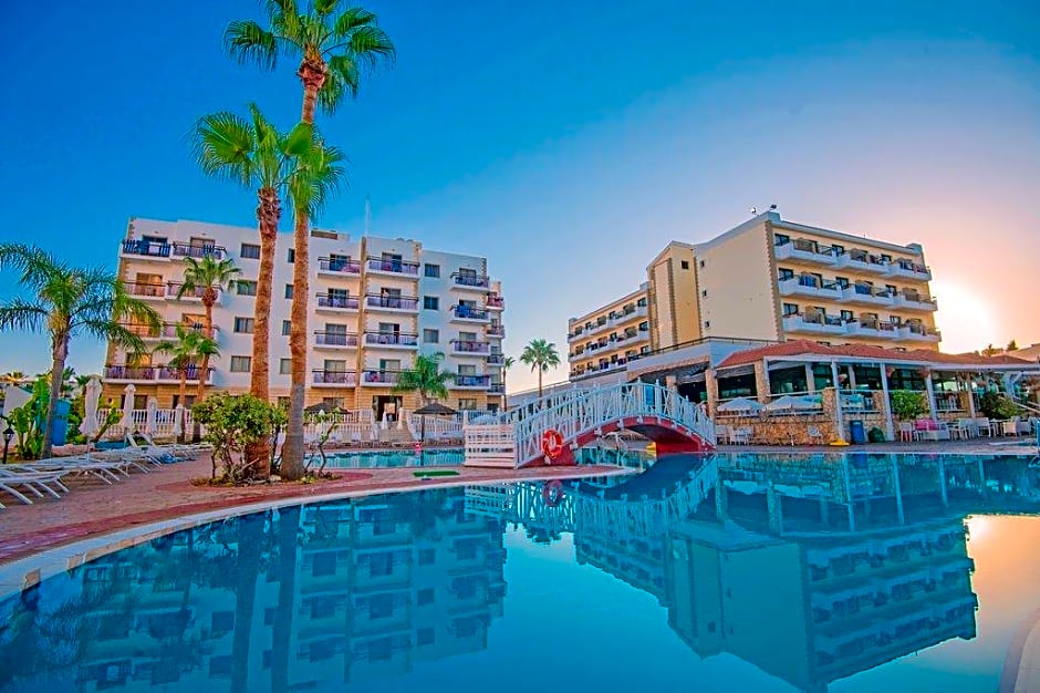 Marlita Beach Hotel Apartments
