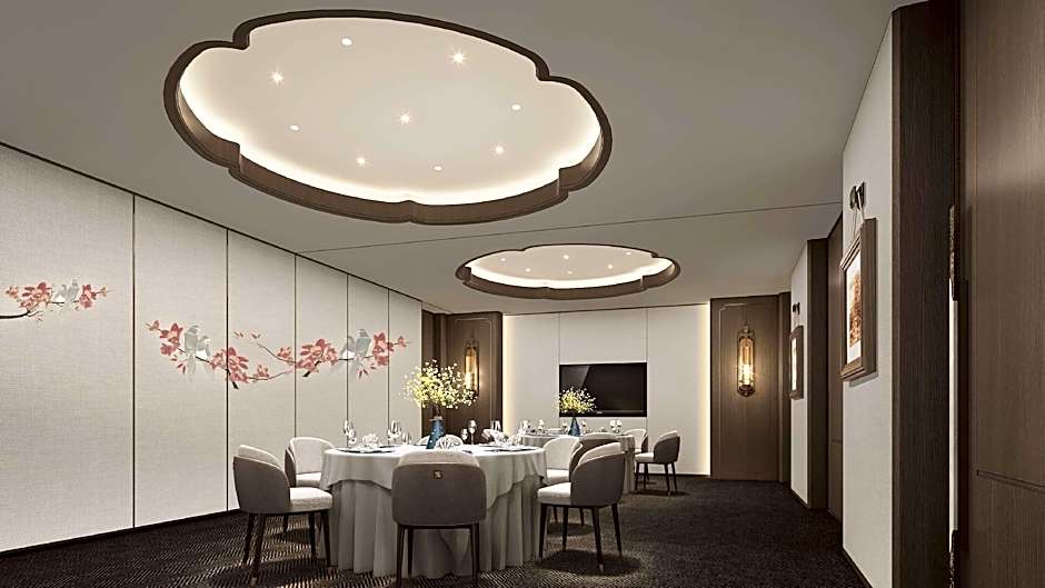 Yuexiu Hotel Guangzhou, Curio Collection by Hilton
