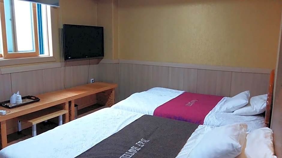 B&F Hotel