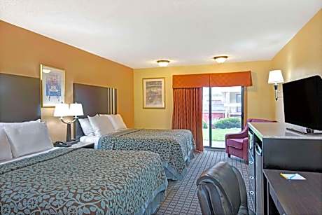 Queen Room with Two Queen Beds - Mobility Access/Smoking