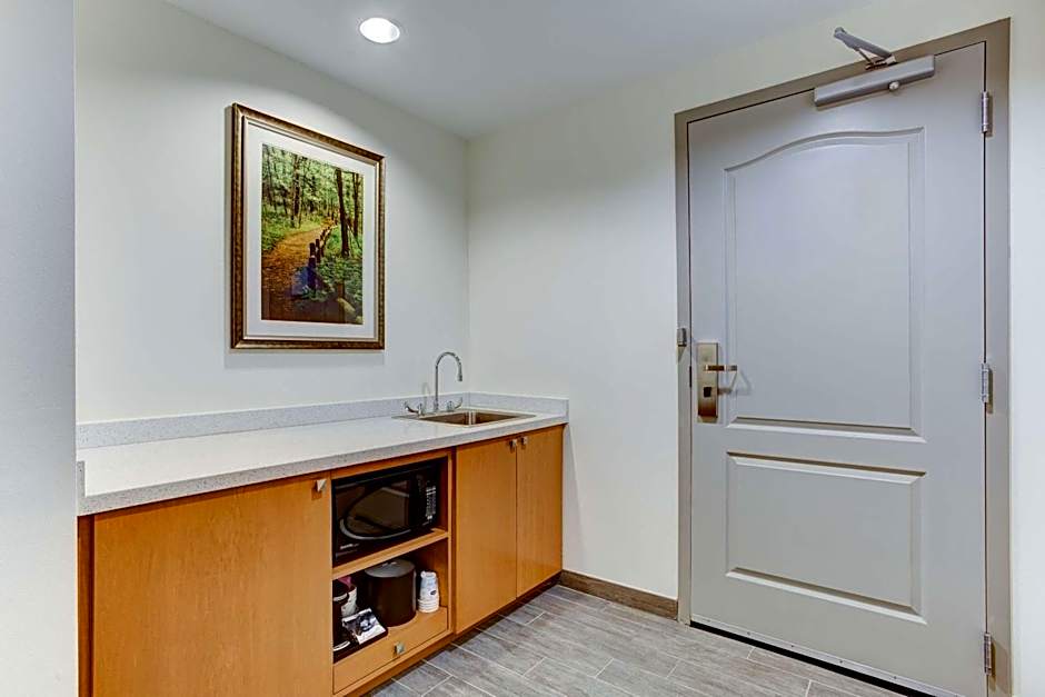 Hampton Inn By Hilton And Suites Manchester