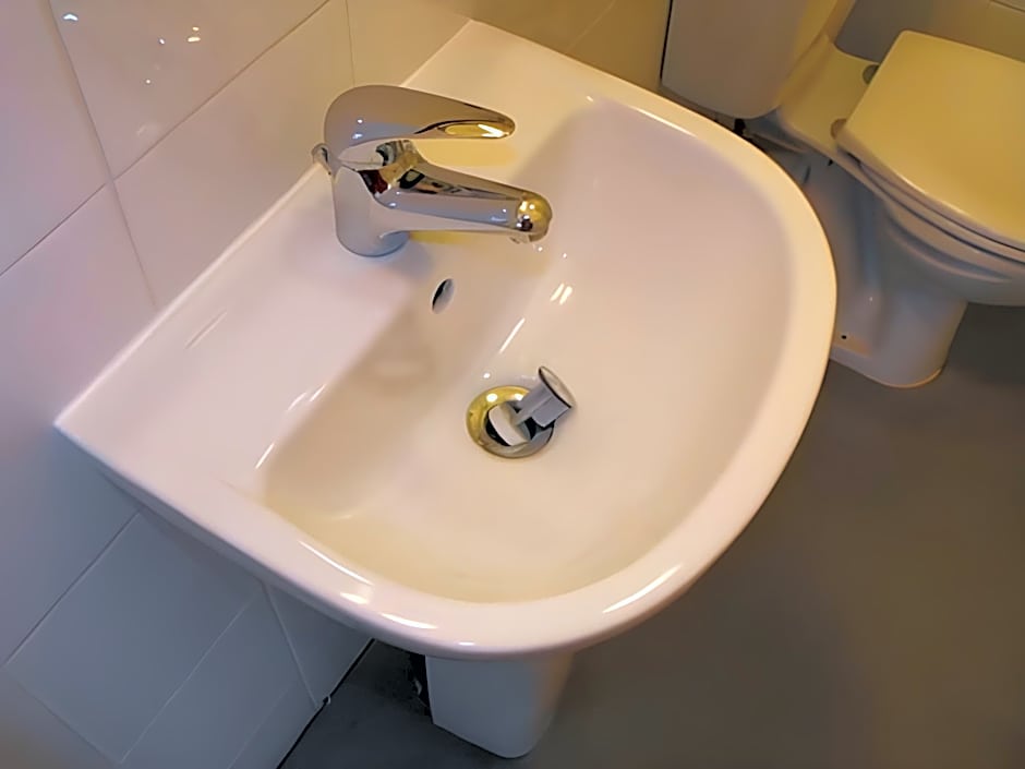 LG Thai Derm Spa & Guesthouse                                                   