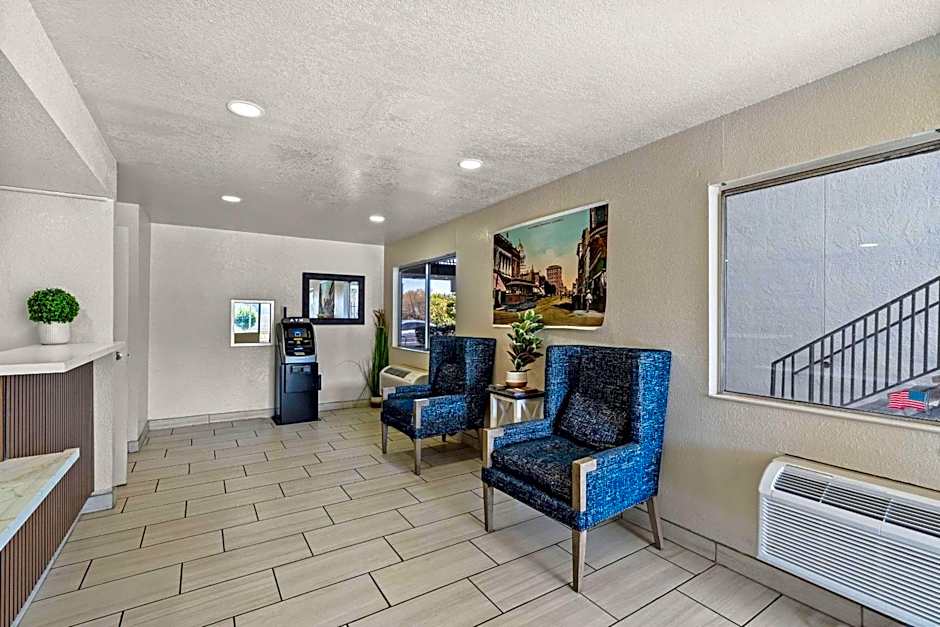 Econo Lodge Stockton near I-5 Fairgrounds