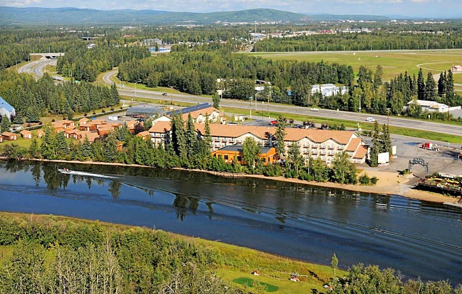 Pike's Waterfront Lodge