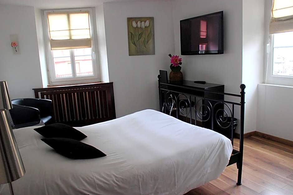 A la Maison Rouge Hotel & Restaurant