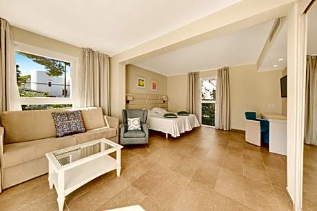 JUNIOR SUITES GARDEN VIEW 3 ADULTS