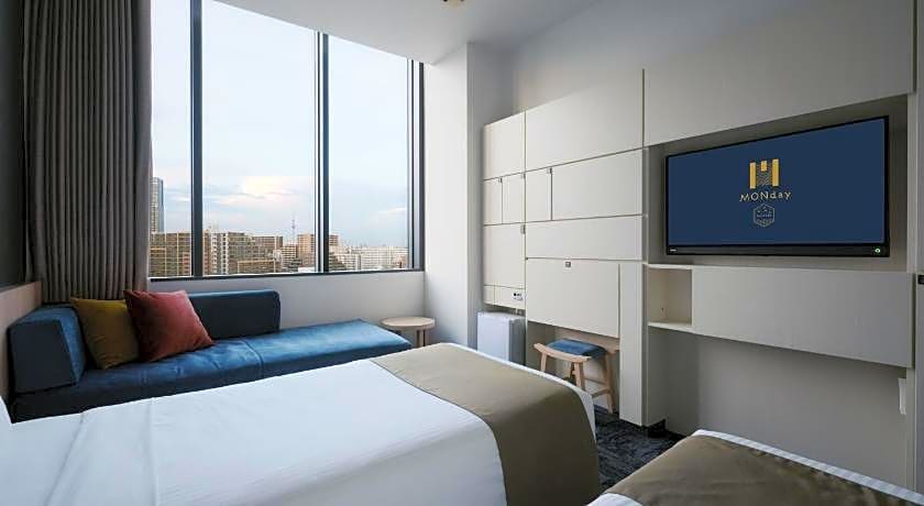 Hotel Monday