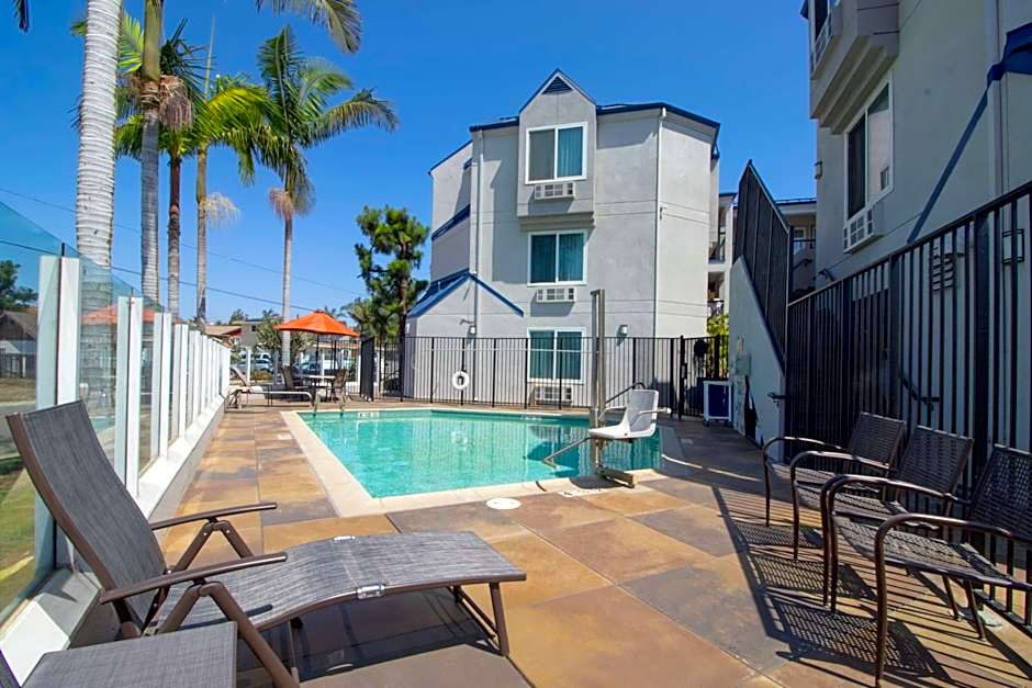 Days Inn by Wyndham Carlsbad