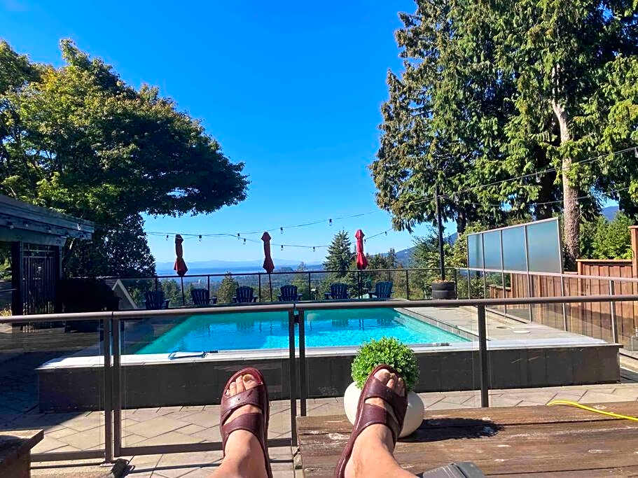 The Lions Self Contained Suite, Shared Pool, Hot Tub, Views