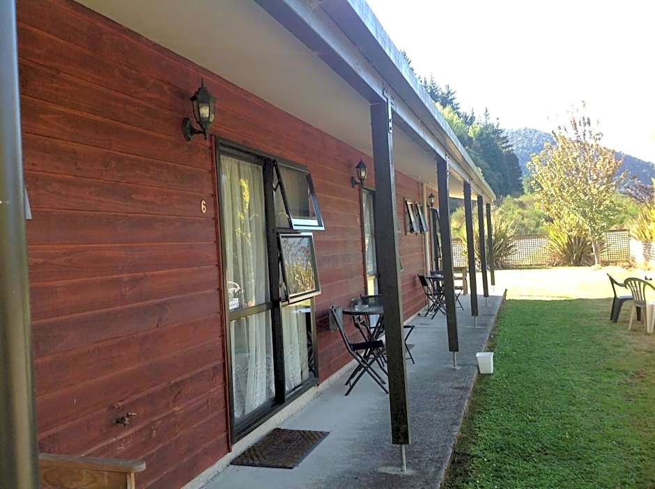 Owen River Tavern & Motels