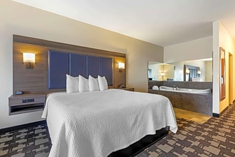 Suite-1 King Bed, Non-Smoking, Whirlpool, High Speed Internet Access, Microwave And Refrigerator, Full Breakfast