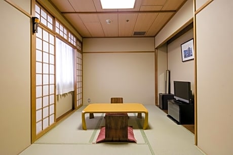 Small Japanese-Style Room with toilet and shared bathroom (7.5 tatami/ about 11.6㎡)
