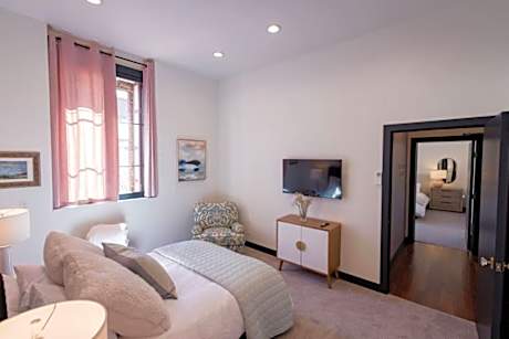 Speakeasy 2 Room Suite (Rm 5)