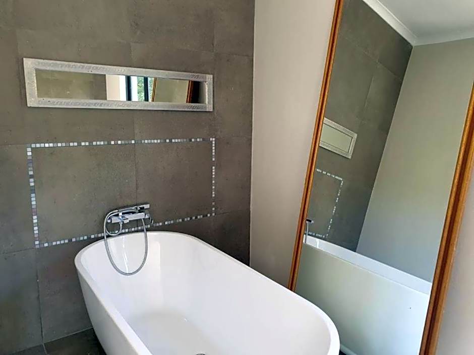 Crocodile Sands River Lodge