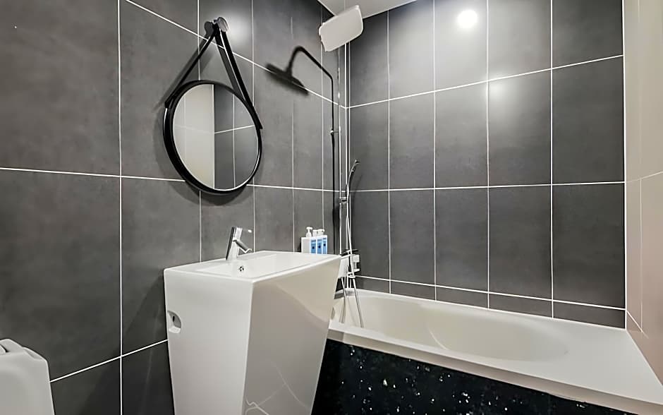 B&F Hotel
