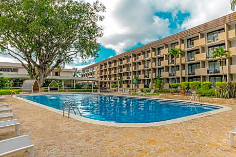 Irazu Hotel & Studios