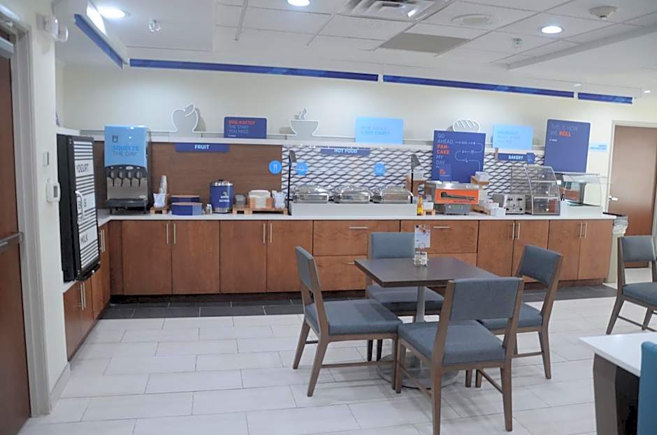 Holiday Inn Express Hotel & Suites Memphis/Germantown By IHG