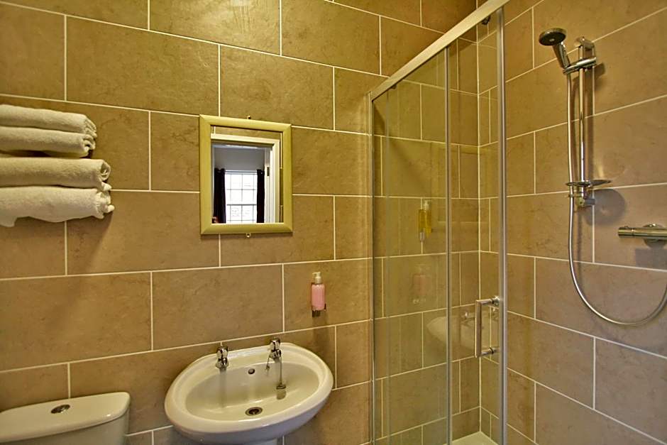 Central Hotel Gloucester by RoomsBooked