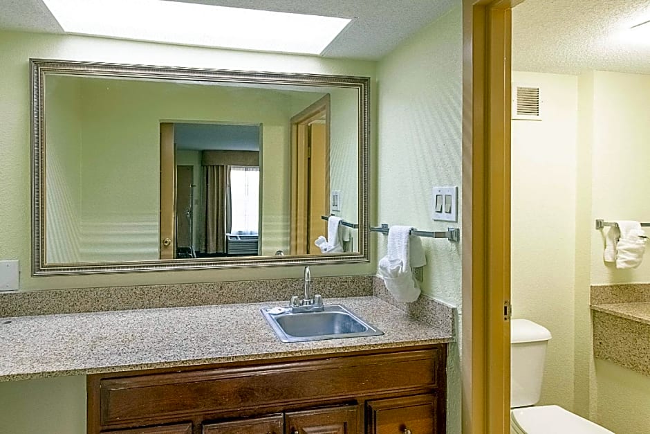 Clarion Inn Columbia Airport