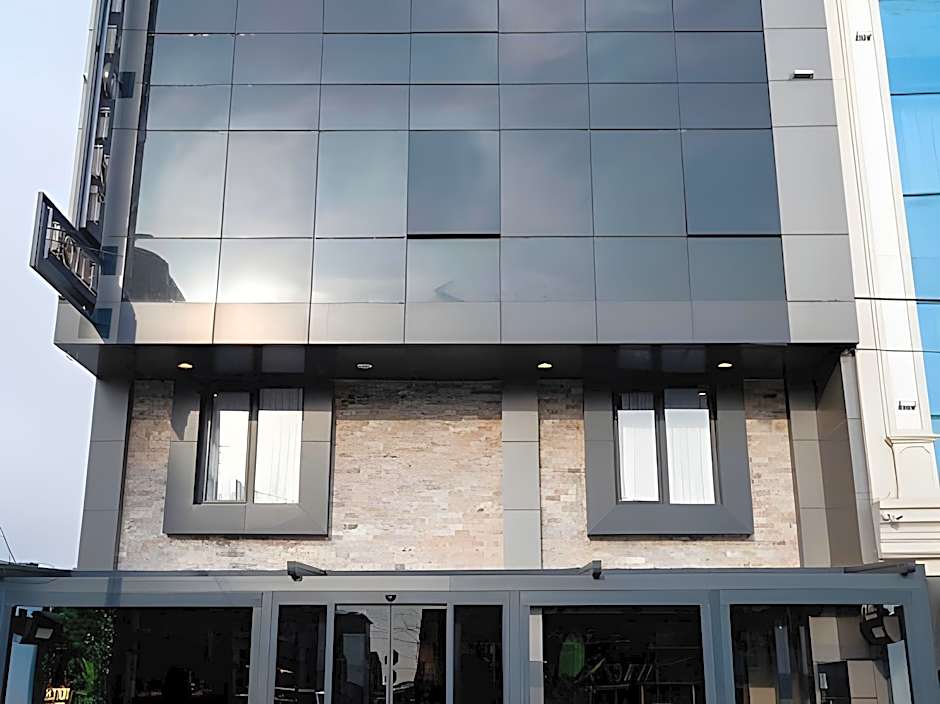 Fly Point Airport Hotel