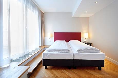 Large Two-Bedroom Penthouse Apartment with Terrace and City View