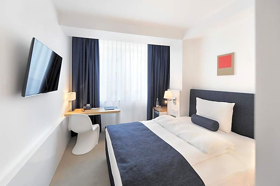 VI VADI HOTEL BAYER 89