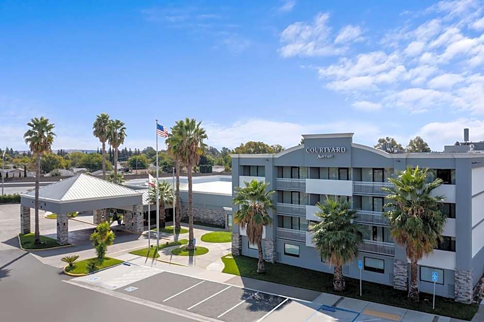 Photo 1 of 26 of Courtyard by Marriott Fairfield Napa Valley Area