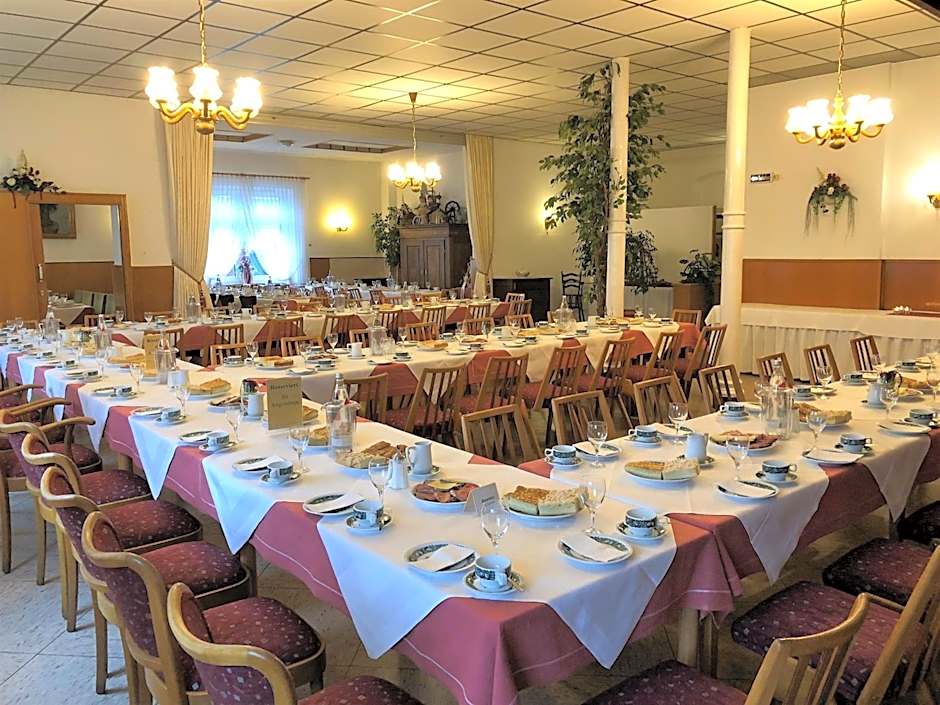 Hotel Orthwein -kostenfreie Parkplatze-