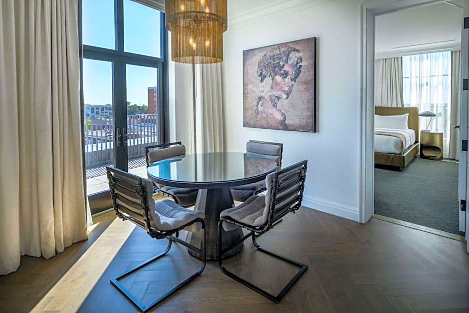 Daxton Hotel Birmingham, Curio Collection by Hilton