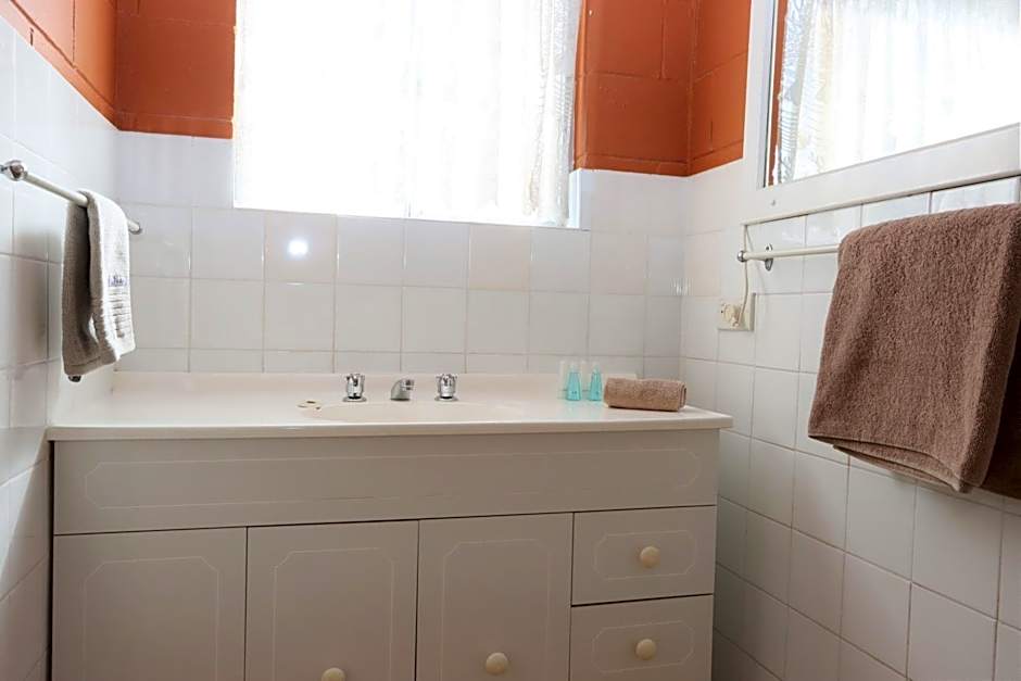 Lake Edge Apartments