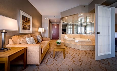 Deluxe King Suite with Jetted Tub