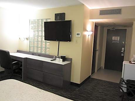 Queen Room with Spa Bath