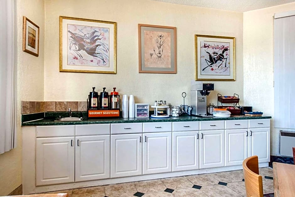 Rodeway Inn & Suites Colorado Springs