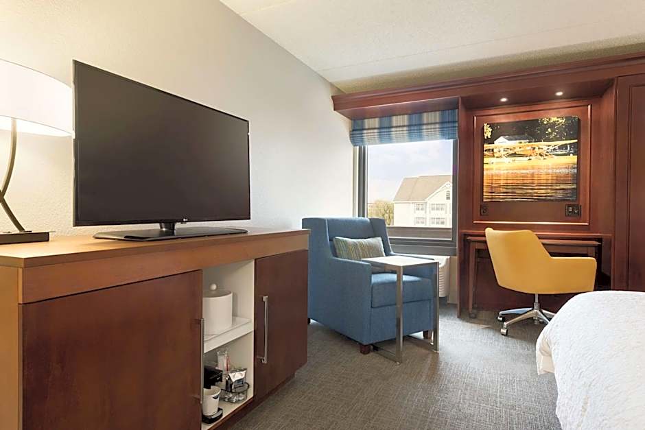 Hampton Inn By Hilton Appleton-Fox River Mall Area