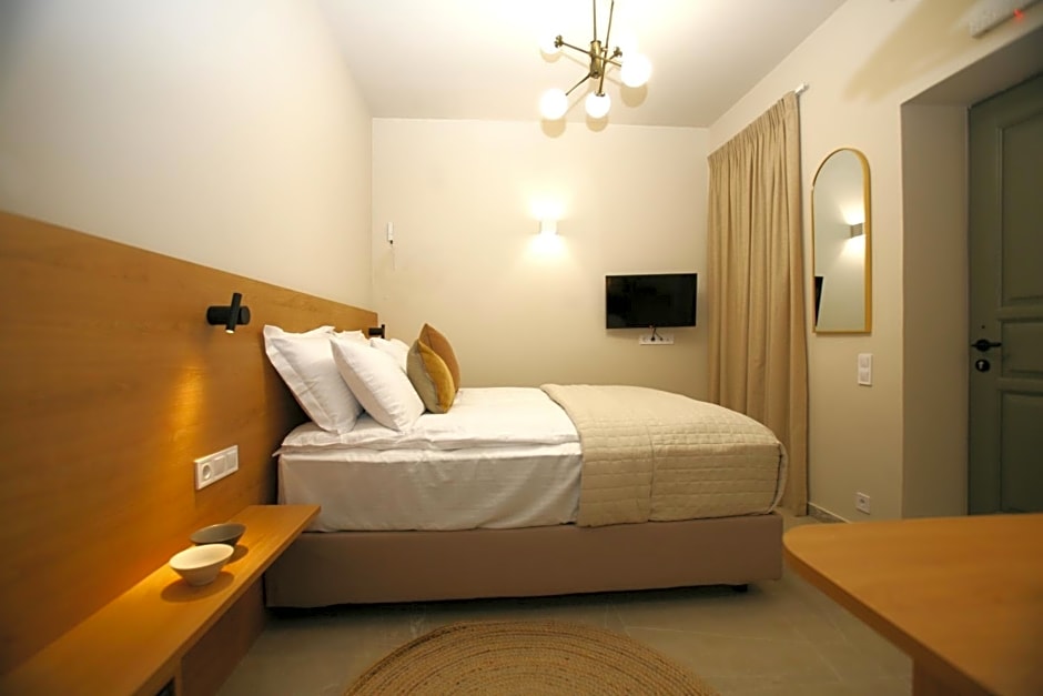 Living Yard Acropolis