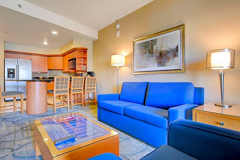 Princess II Suite Platinum * Balcony Strip Views