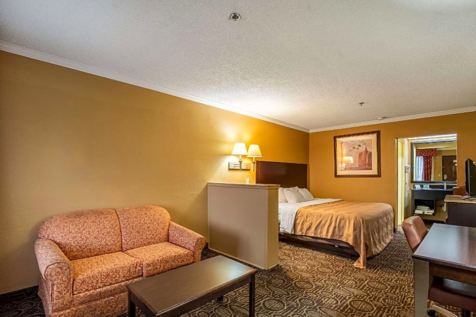 Quality Inn & Suites Ft. Jackson Maingate