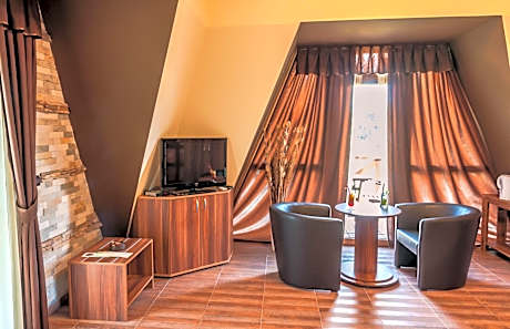 Double Room with Balcony and Lake View