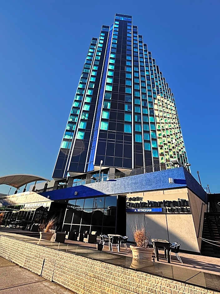 Fort Pontchartrain Detroit, a Wyndham Hotel