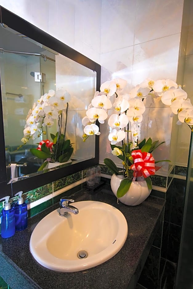 Good Vibes Central Hotel