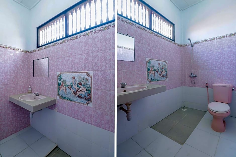 OYO 2411 Taman Mekar Beach Inn 2