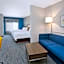 Holiday Inn Express & Suites Milwaukee NW - Park Place By IHG