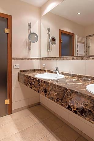 Double Room with canopy bed